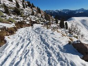 12 Sentiero 109A all'inizio stradetta innevata